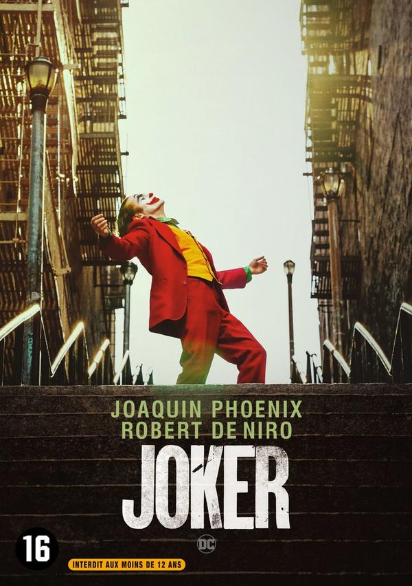 Filmposter voor 'Joker', Joaquin Phoenix, rood pak, trap achtergrond.
