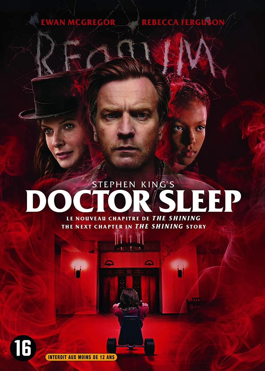 Affiche du film Doctor Sleep avec Ewan McGregor et Rebecca Ferguson, fond rouge.