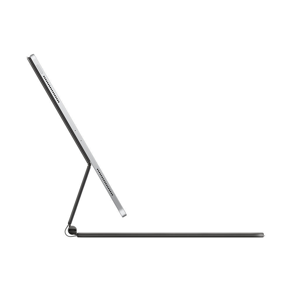 Silbernes Tablet mit schwarzem Tastaturgehäuse, auf weißem Hintergrund aufgeklappt.