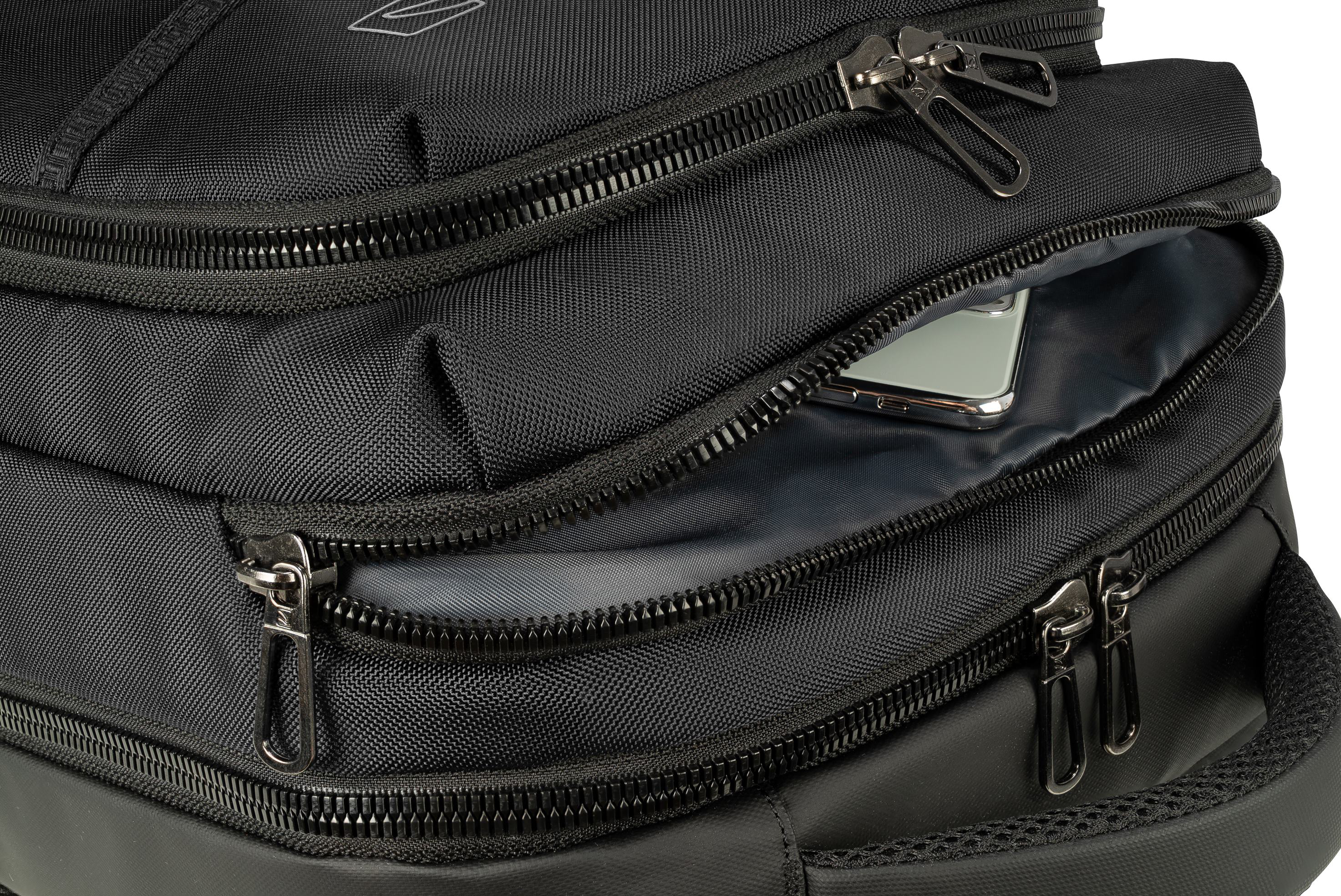 Sac à dos noir avec poche ouverte. Un téléphone est visible. Fermetures éclair argentées.