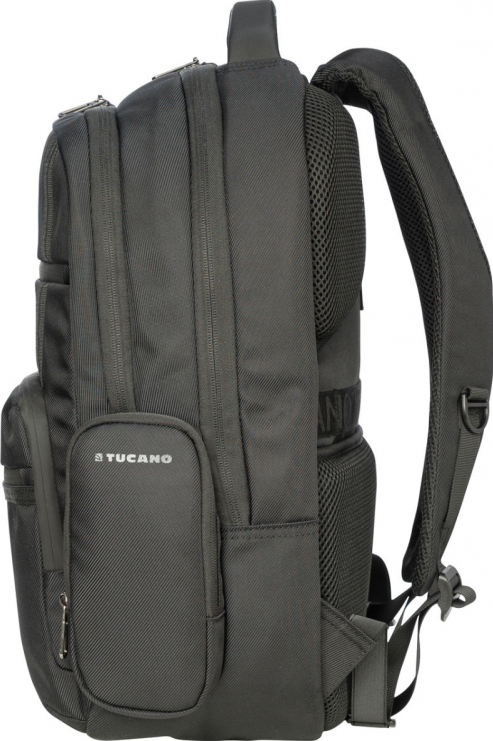 Un sac à dos Tucano noir avec plusieurs compartiments et une sangle rembourrée.
