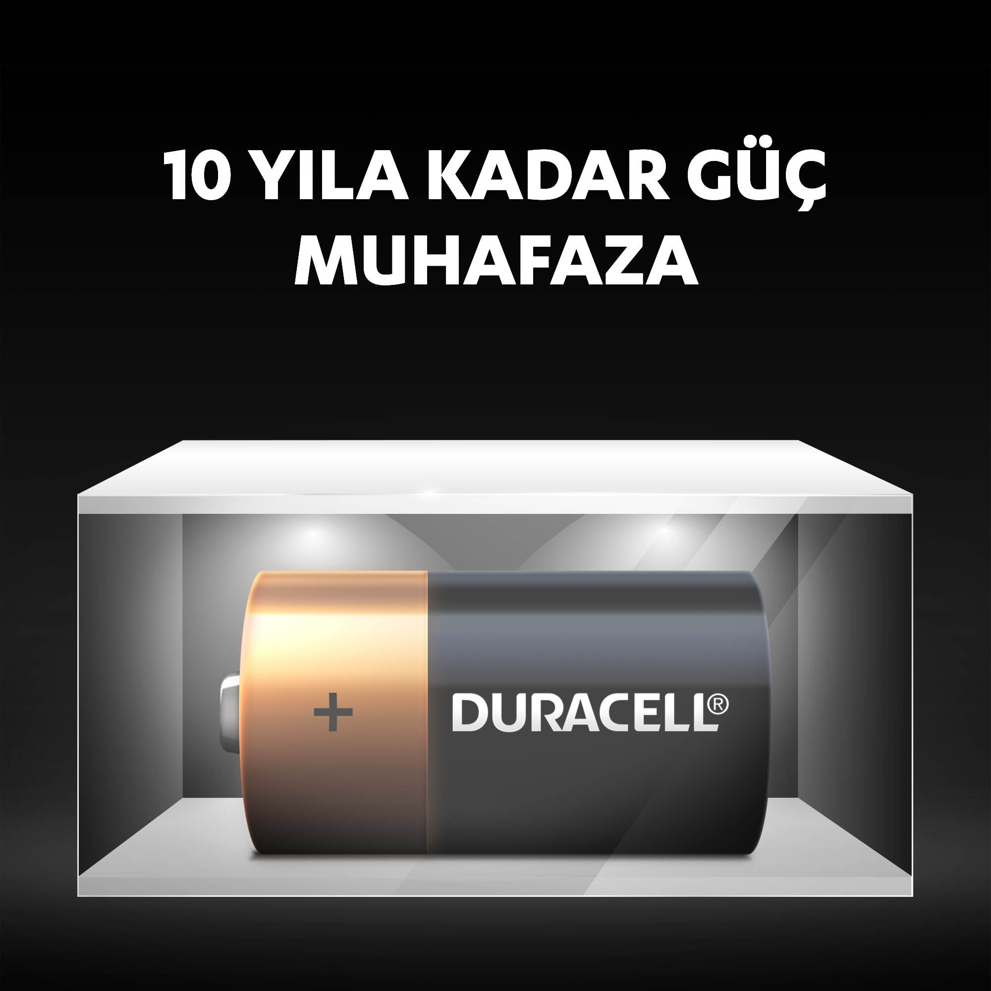 Vitrin içinde Duracell pil ve metin: '10 YILA KADAR GÜÇ MUHAFAZA'.