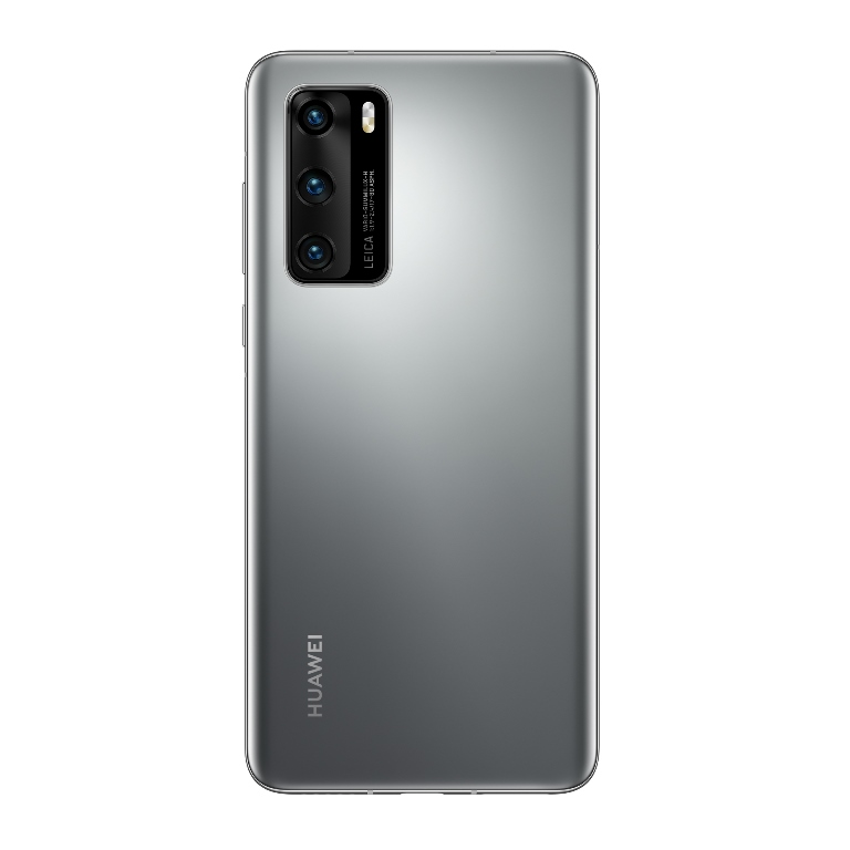 La parte trasera de un teléfono Huawei plateado con tres cámaras.