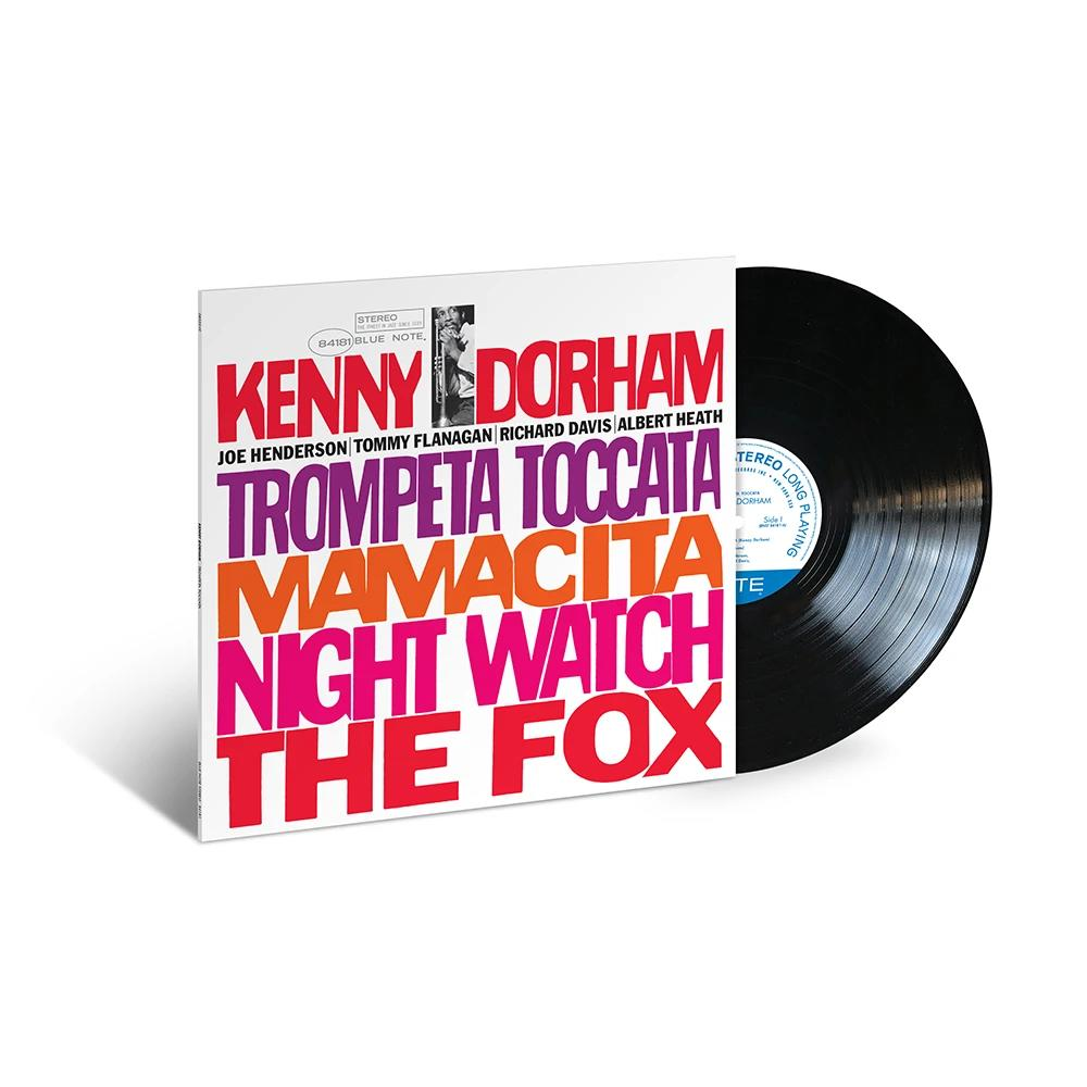 Kenny Dorham Albumcover. Schwarze Vinyl-Schallplatte an der Seite. Bunter Text auf weißem Grund.