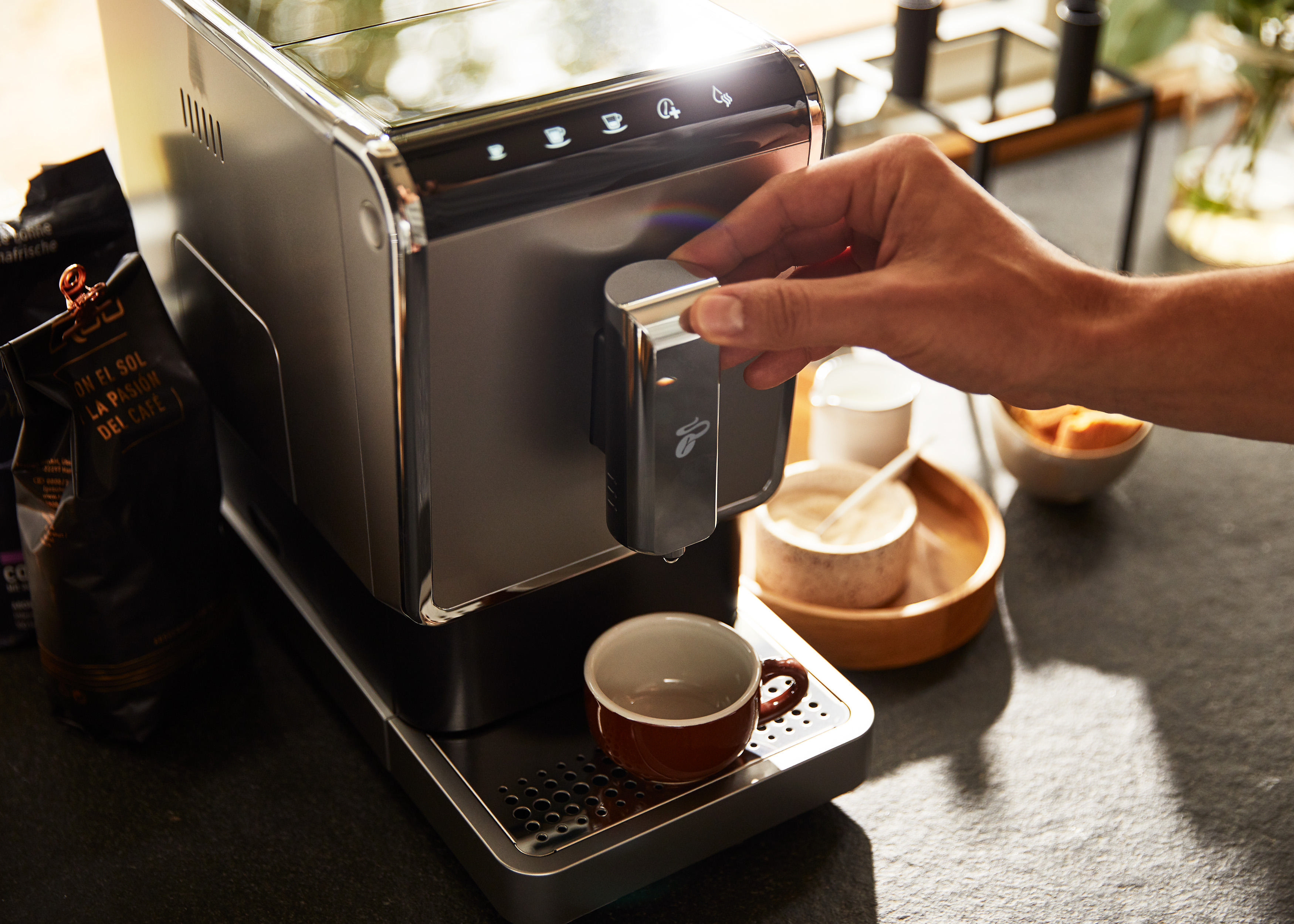 TCHIBO 504964 Esperto Caffè inkl. 2kg BARISTA Kaffeebohnen Kaffeevollautomat Silber