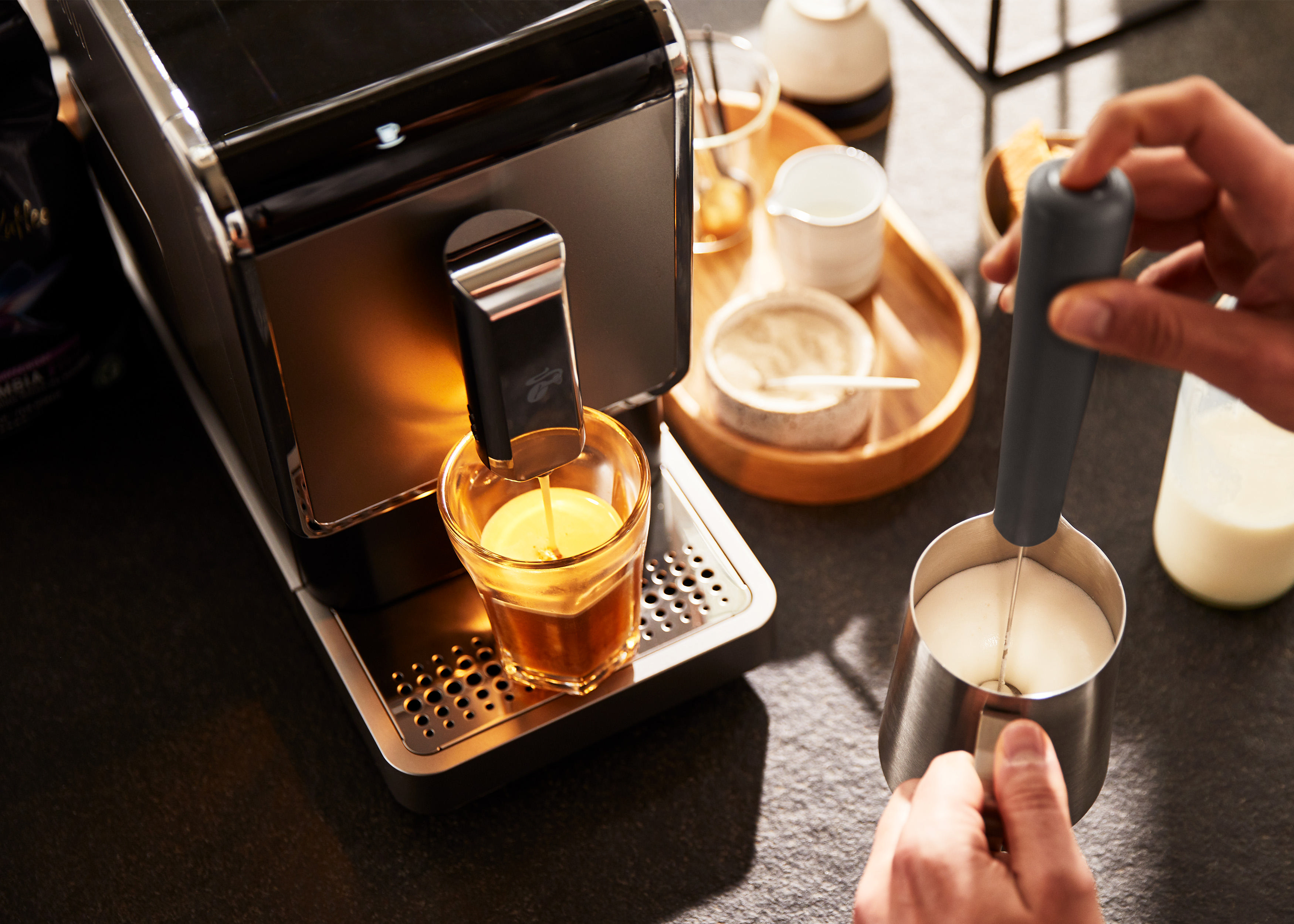 TCHIBO 504964 Esperto Caffè inkl. 2kg BARISTA Kaffeebohnen Kaffeevollautomat Silber
