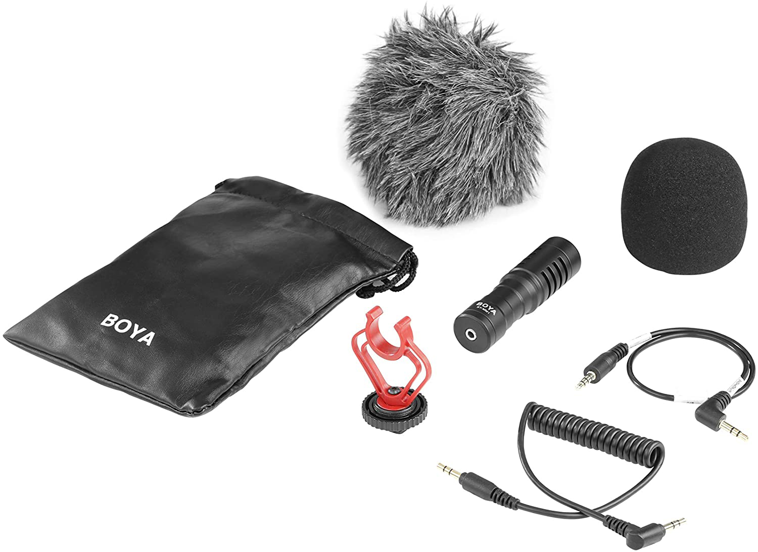 Een Boya microfoonkit met een microfoon, windkap en accessoires.