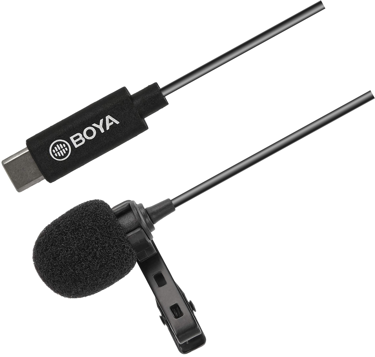 Un microphone de la marque BOYA avec connecteur USB-C et clip, couleurs noir et gris.