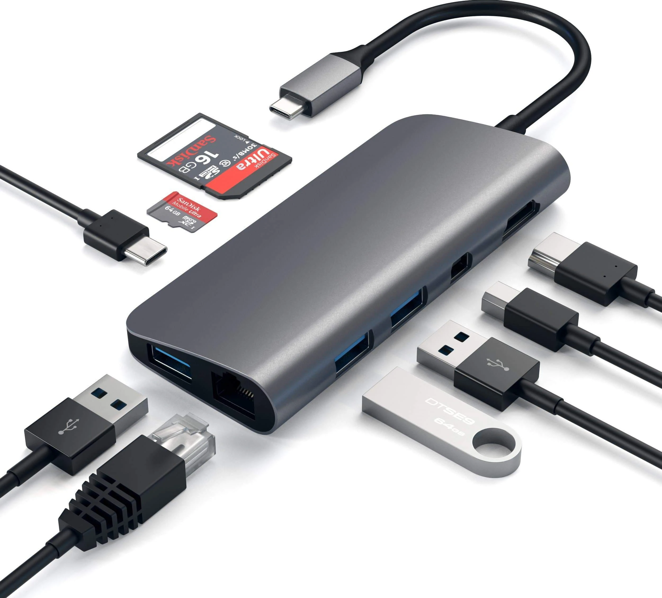 Grauer USB-C-Hub mit mehreren Anschlüssen, SD-Karte und USB-Laufwerken auf weißem Grund.
