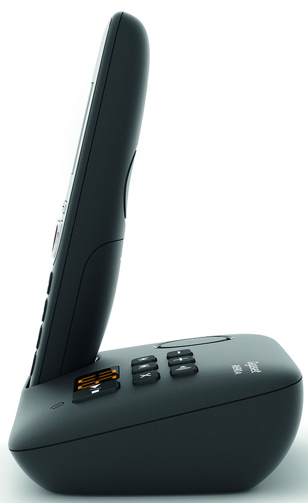 Téléphone fixe noir sur son socle, vue latérale, incliné vers le haut.