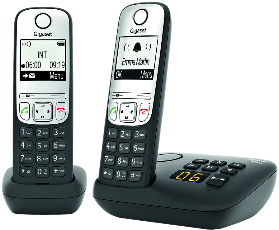 Deux téléphones sans fil Gigaset, un sur un chargeur. L'écran affiche l'heure et les détails de l'appel. Design noir et argent.