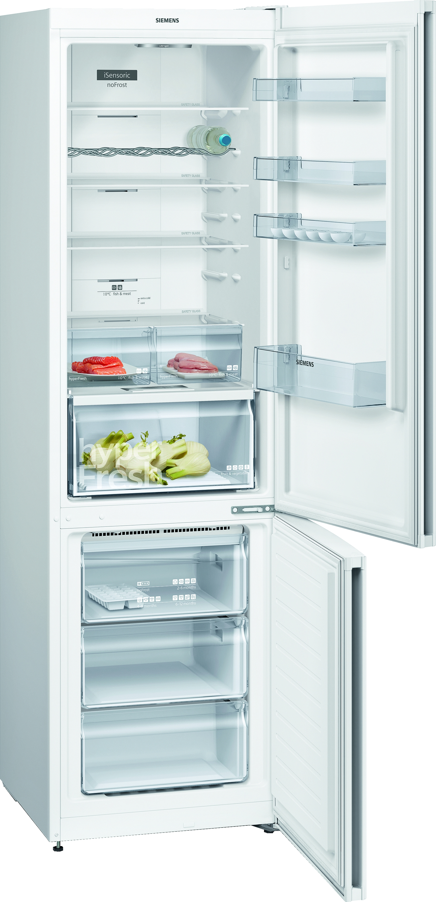 Un refrigerador blanco con puertas abiertas, revela estantes con alimentos y áreas de almacenamiento.
