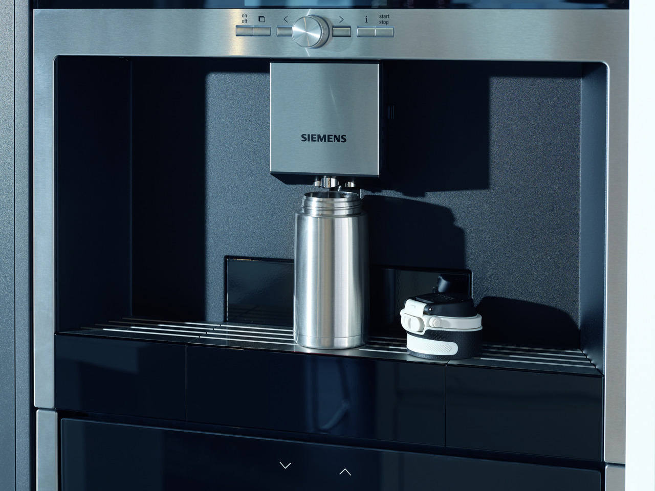 LEIFHEIT 3244 Isolierbecher Flip Thermobecher Silber