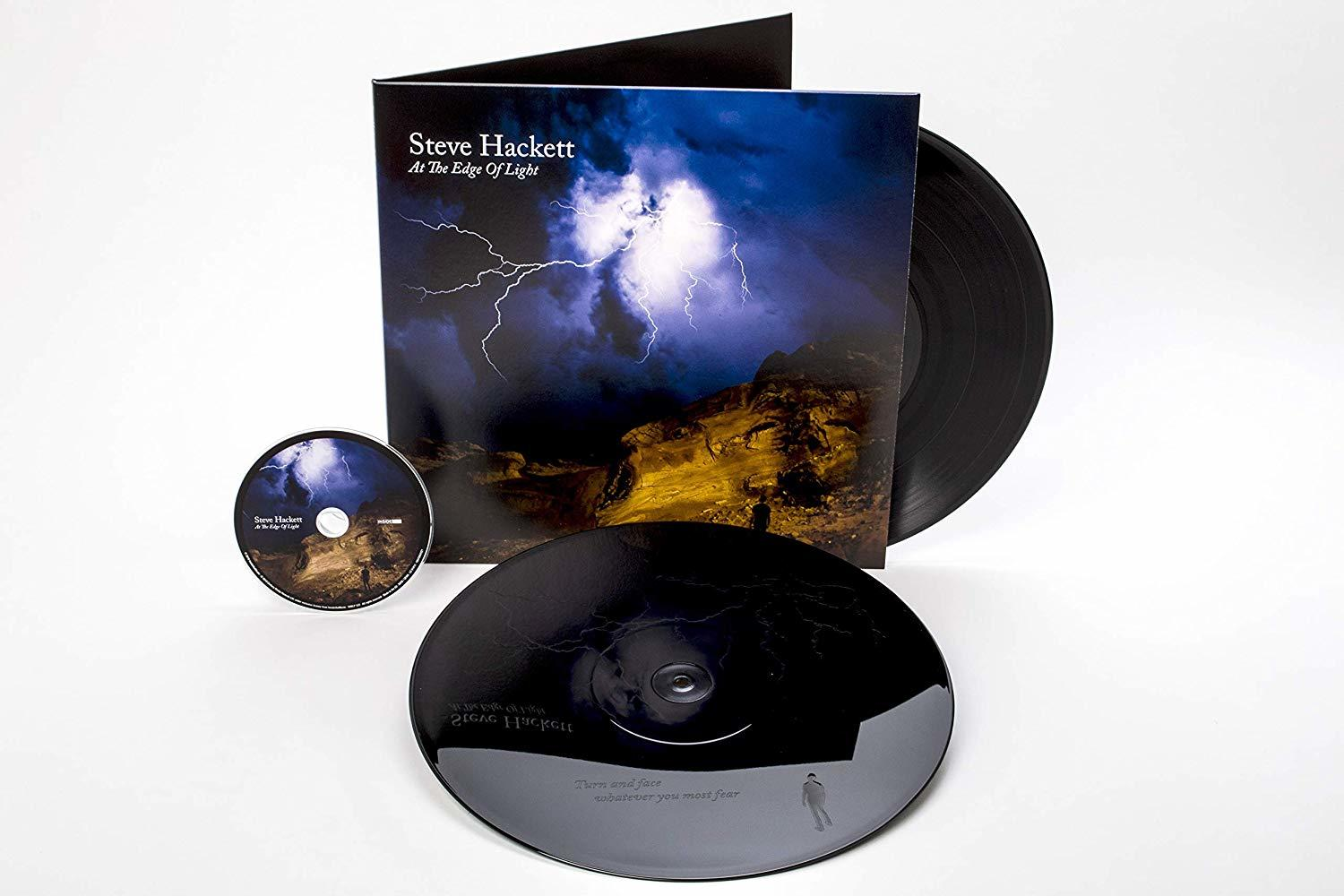 Albumset: vinyl, cd en albumhoes met bliksem. Zwarte vinylplaat en cd zijn zichtbaar.