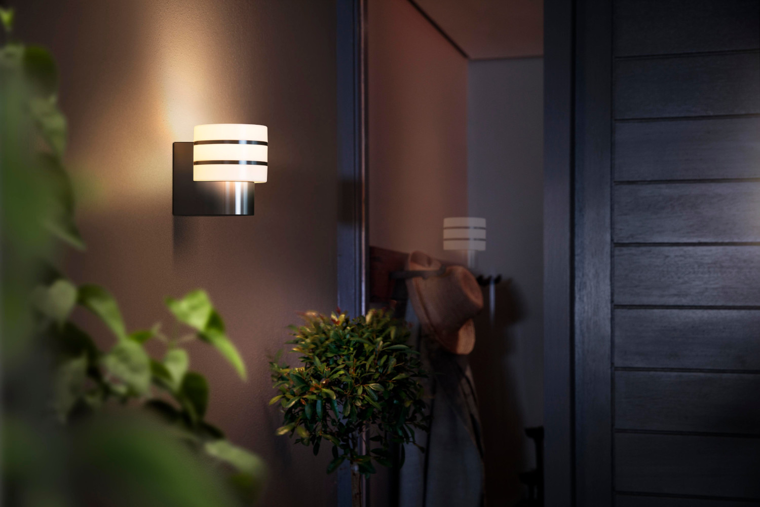 PHILIPS HUE Lampe murale Smart Tuar Blanc chaud Gris (1740447P0)