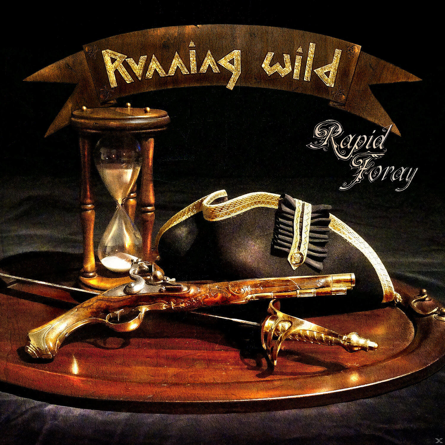 Album borító homokórával, pisztollyal, kalappal és 'Running Wild' felirattal, kalóz témában.