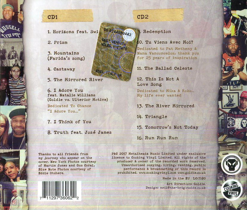 Rückseite einer CD mit Songtiteln, einem Aufkleber und Bildern von Leuten in verschiedenen Outfits.