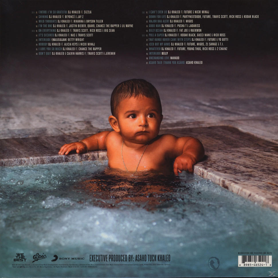 Albumcover mit Baby im Wasser und Titelliste. Schwarzer Hintergrund.