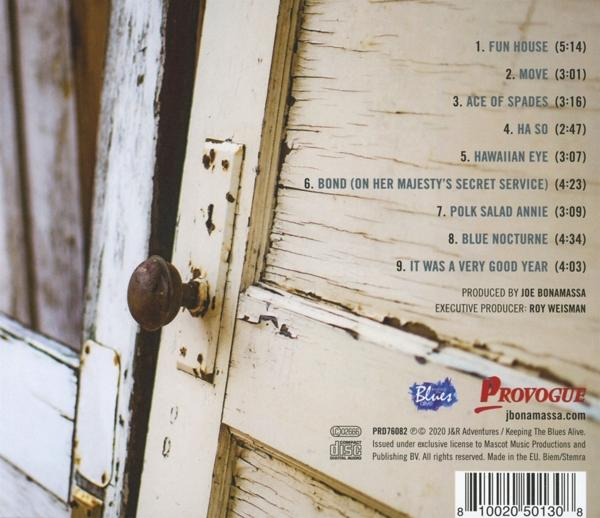 Album-Rückseite mit Titelliste und Text. Hintergrund Holztür.