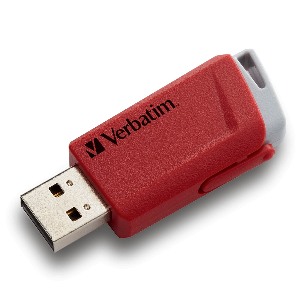 Ein roter Verbatim USB-Stick mit silbernem USB-Anschluss. Der Stick hat eine graue Kappe und liegt auf weißem Hintergrund.