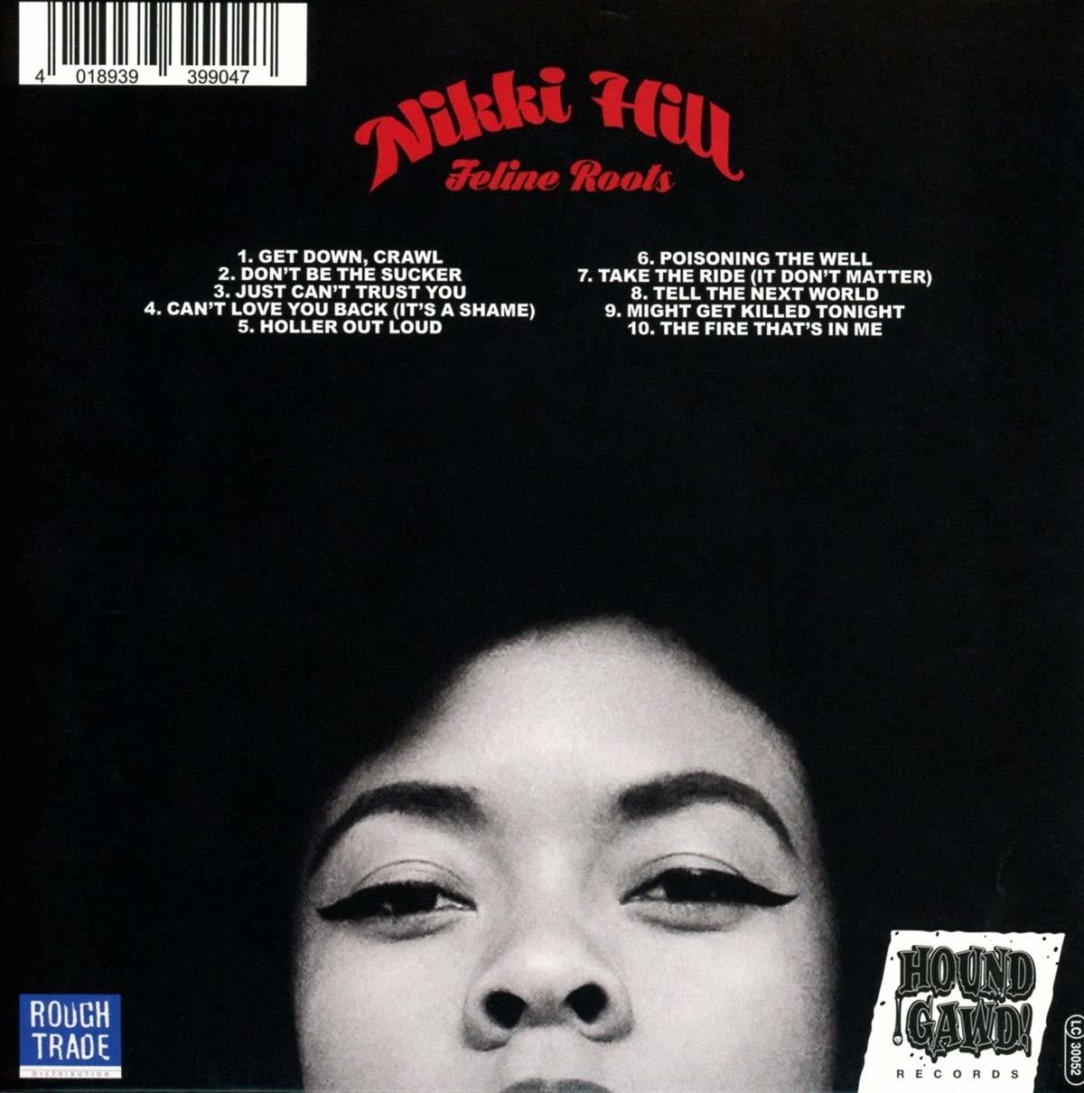 Album borító. Nikki Hill arca, fekete-fehérben. Album címe 'Feline Roots'. A számlista balra. Hound Gawd Records logó jobbra.