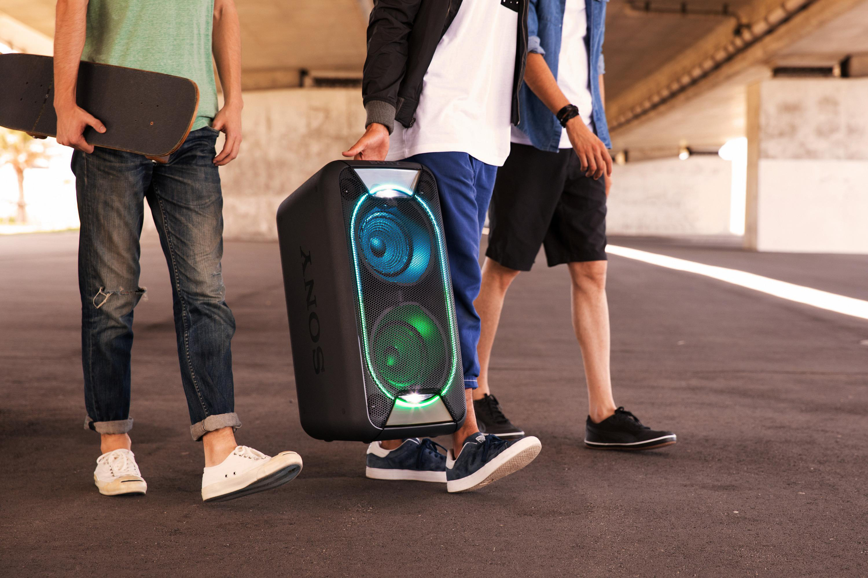 SONY XB 90  重低音、多色発光、Bluetooth、パーティーチェーン SONY GTK-XB90 2.0 Wireless Party Chain NFC Partybox, Schwarz | SATURN