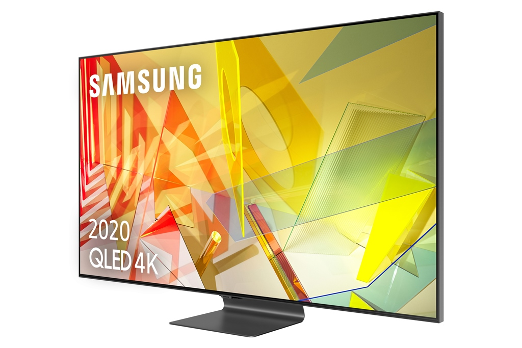 Un gran televisor Samsung QLED 4K en ángulo hacia el espectador, mostrando una imagen abstracta colorida.