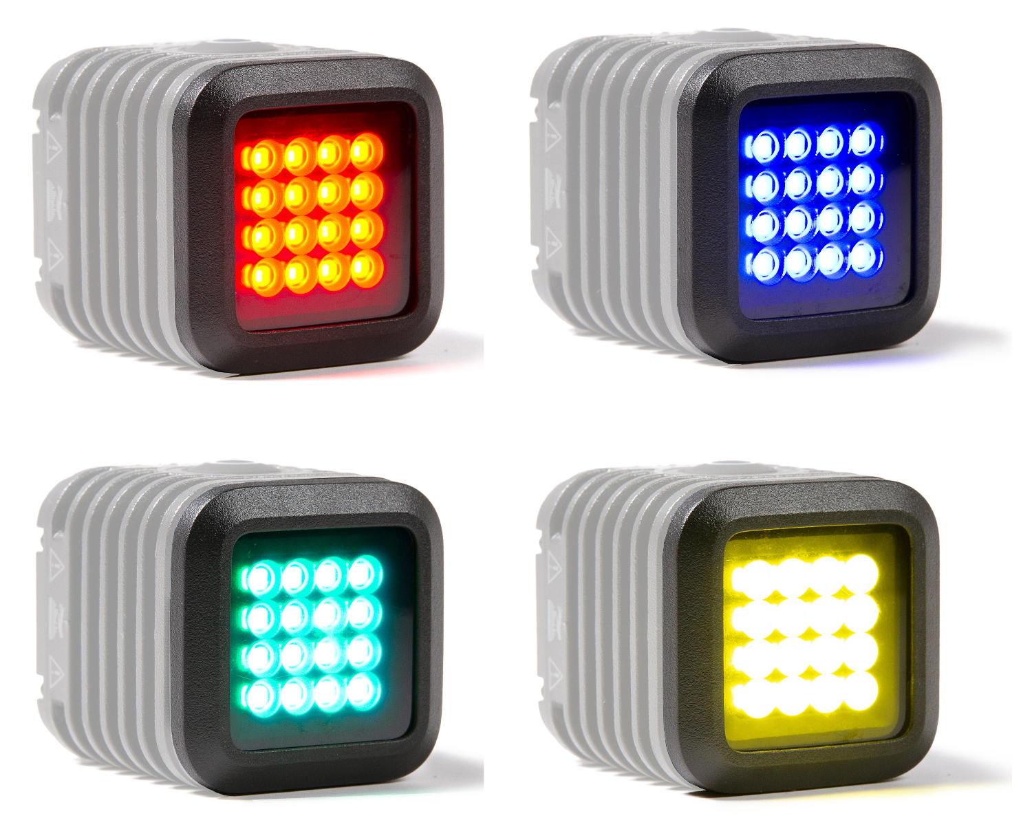 Négy négyzet alakú LED-lámpa piros, kék, zöld és sárga színben. Mindegyiknek szürke teste és fekete négyzet alakú előlapja van, világító rácsokkal.