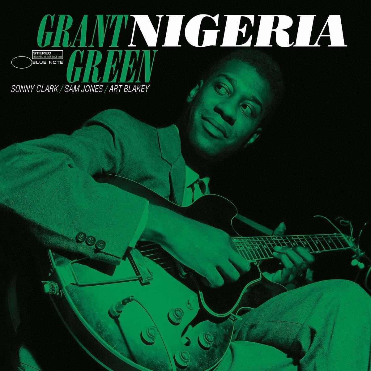 Album borító: Grant Green gitárral. Zöld szöveg fekete háttéren. Az album címe: "Grant Nigeria Green".
