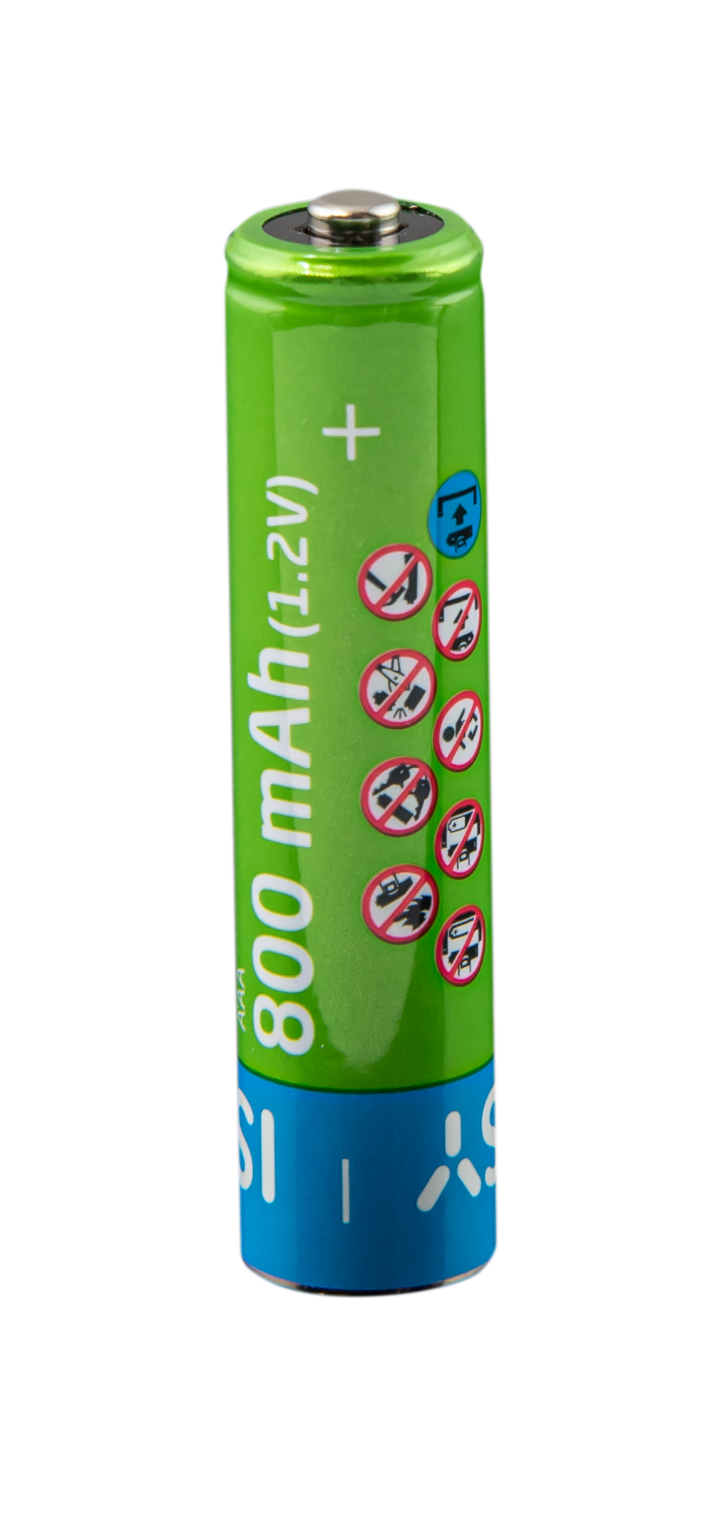 Grüne Batterie mit weißem Text und Markierungen. Schwarzer Hintergrund.