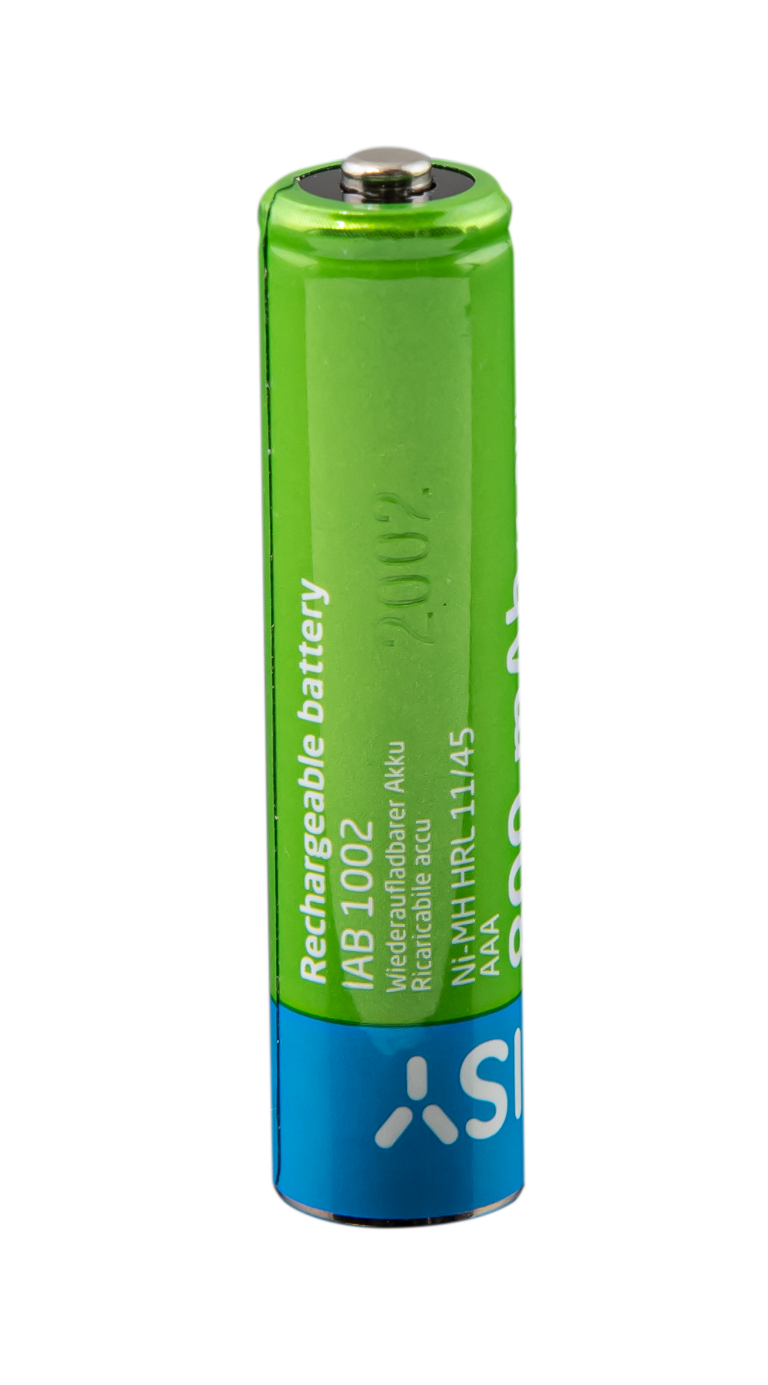Grüne Batterie mit weißem Text und Markierungen. Schwarzer Hintergrund.