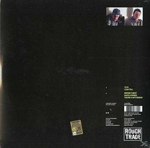 Albumcover mit zwei Männerporträts, schwarzem und gelbem Hintergrund mit Text.