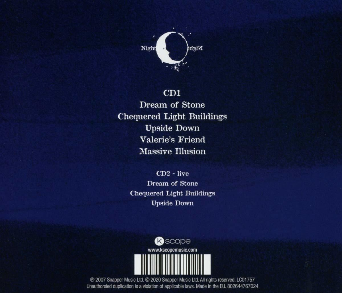 CD-Cover mit Songtiteln und Bandlogo. Dunkelblauer Hintergrund mit weißem Text.