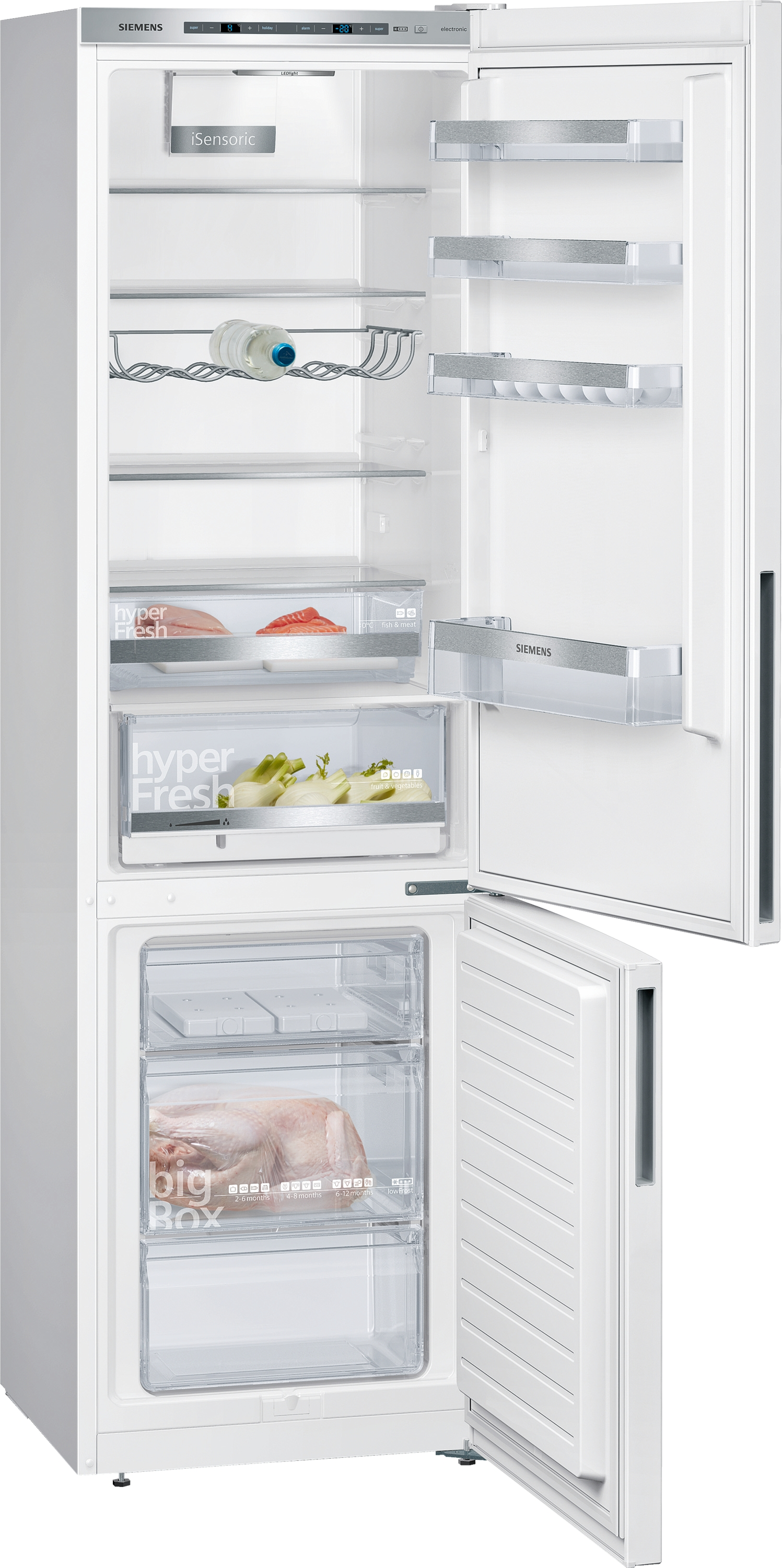 Ein weißer Kühlschrank mit offener Tür, die Regale und Schubladen zeigt.