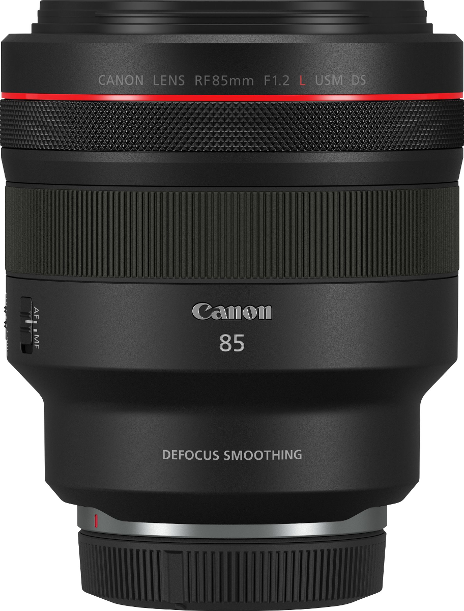 Un obiettivo Canon RF 85mm F1.2 L USM DS nero con accenti rossi.