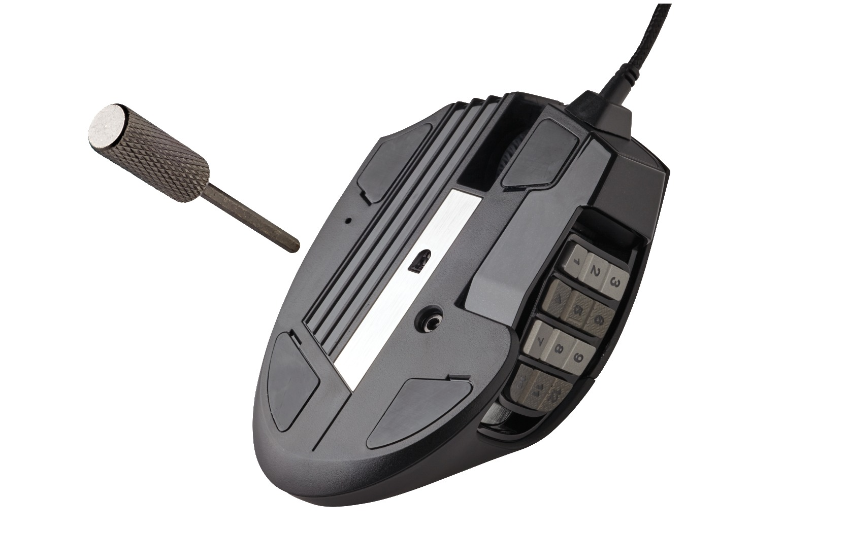 Draufsicht auf eine schwarze Gaming-Maus mit einem schraubenartigen Objekt links. Weißer Hintergrund.