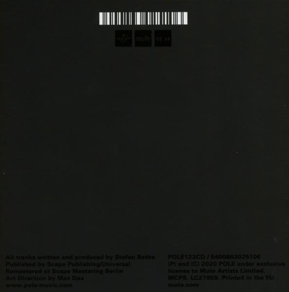 CD-Cover mit Trackliste und Credits auf schwarzem Hintergrund.