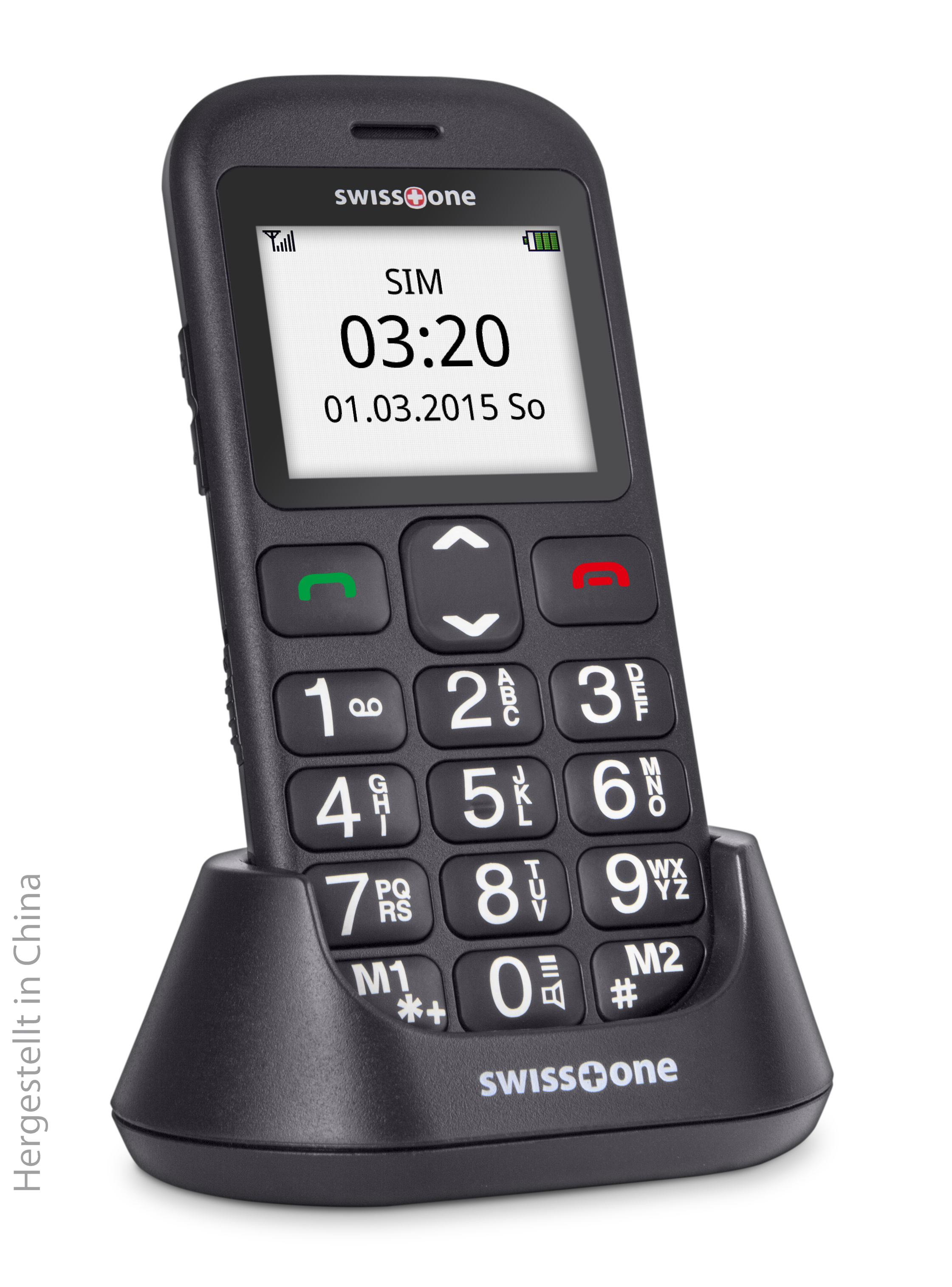 Ein schwarzes Mobiltelefon auf einer schwarzen Ladestation mit großem Display, das die Zeit anzeigt.