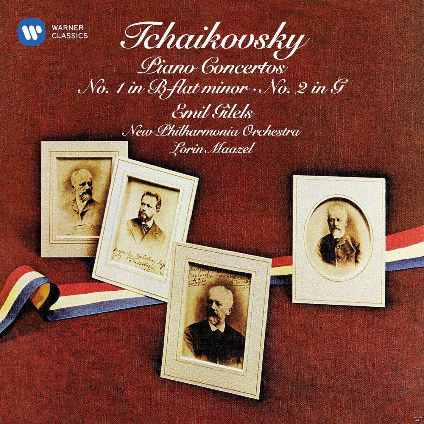 Albumborító férfiak fotóival keretben, 'Tchaikovsky Piano Concertos' címmel és szöveggel.