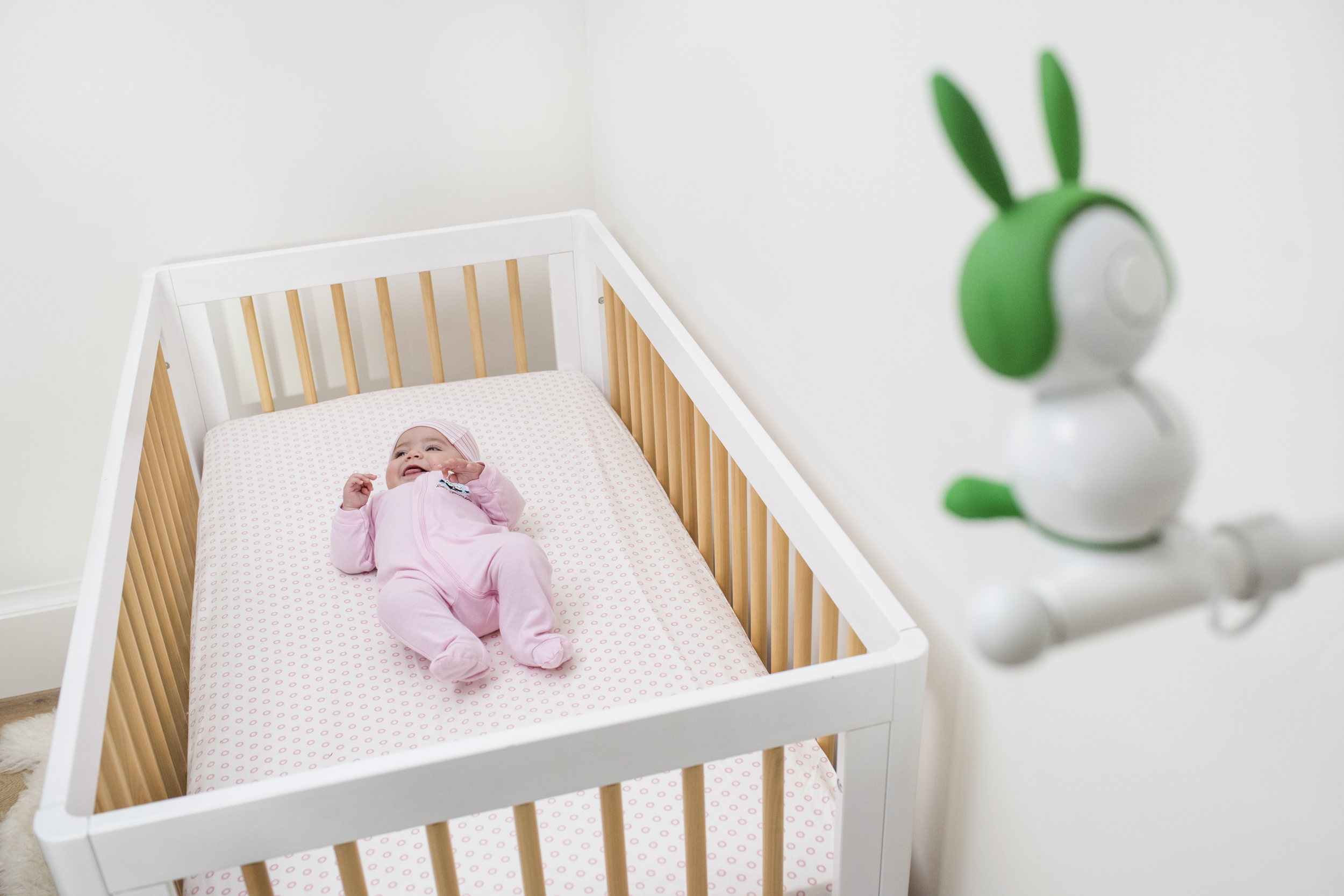 ARLO Babyphone Arlo Baby 1080p HD Überwachungskamera, Babyphone  (Anzahl Kameras: 1, für Innen, Nachtsichtfunktion, Netz-/Akkubetrieb, Neigbar, rotierbar, Full-HD, Weiß)