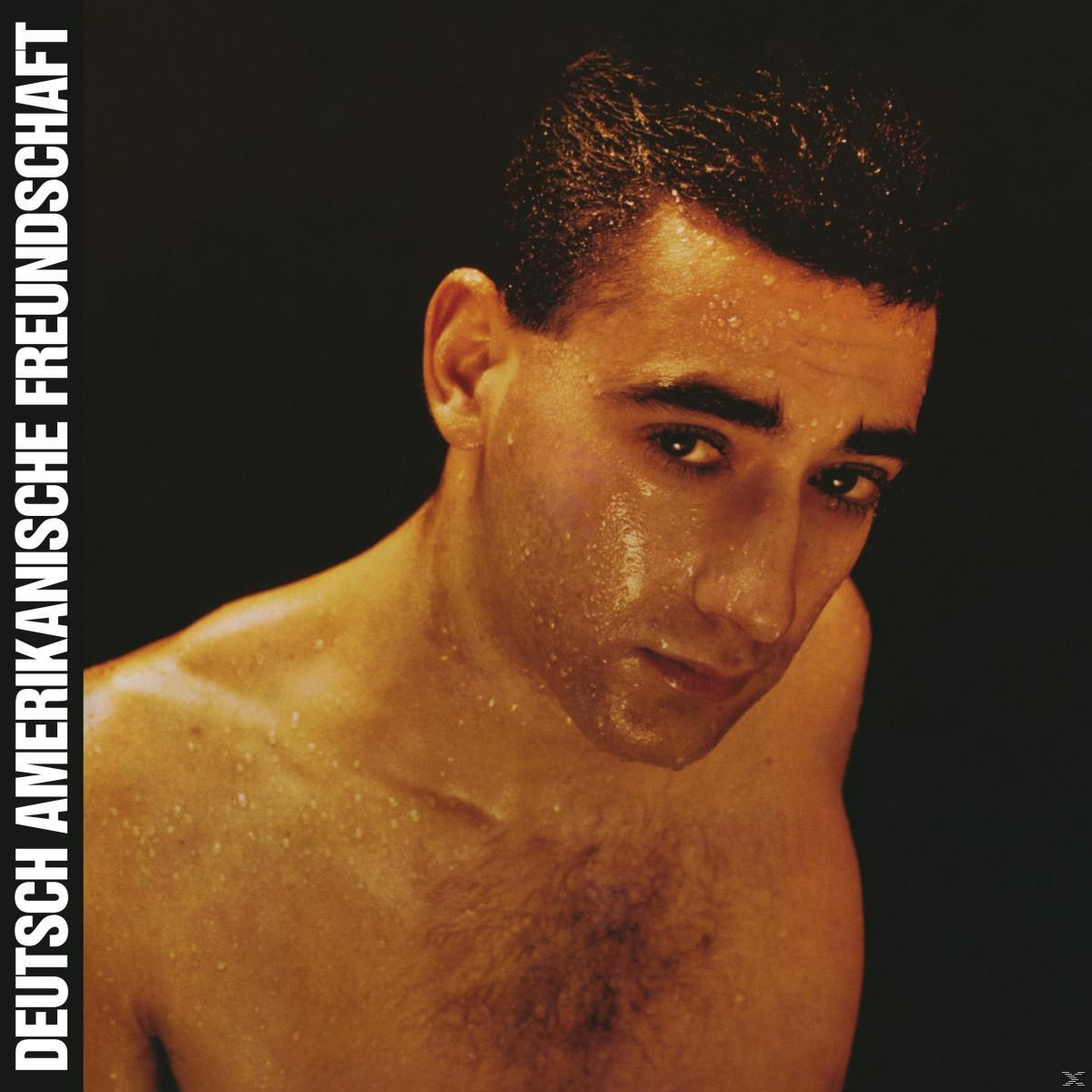 Ein Mann mit nasser Haut, der in die Kamera blickt, mit Text. Der Hintergrund ist ein Farbverlauf.