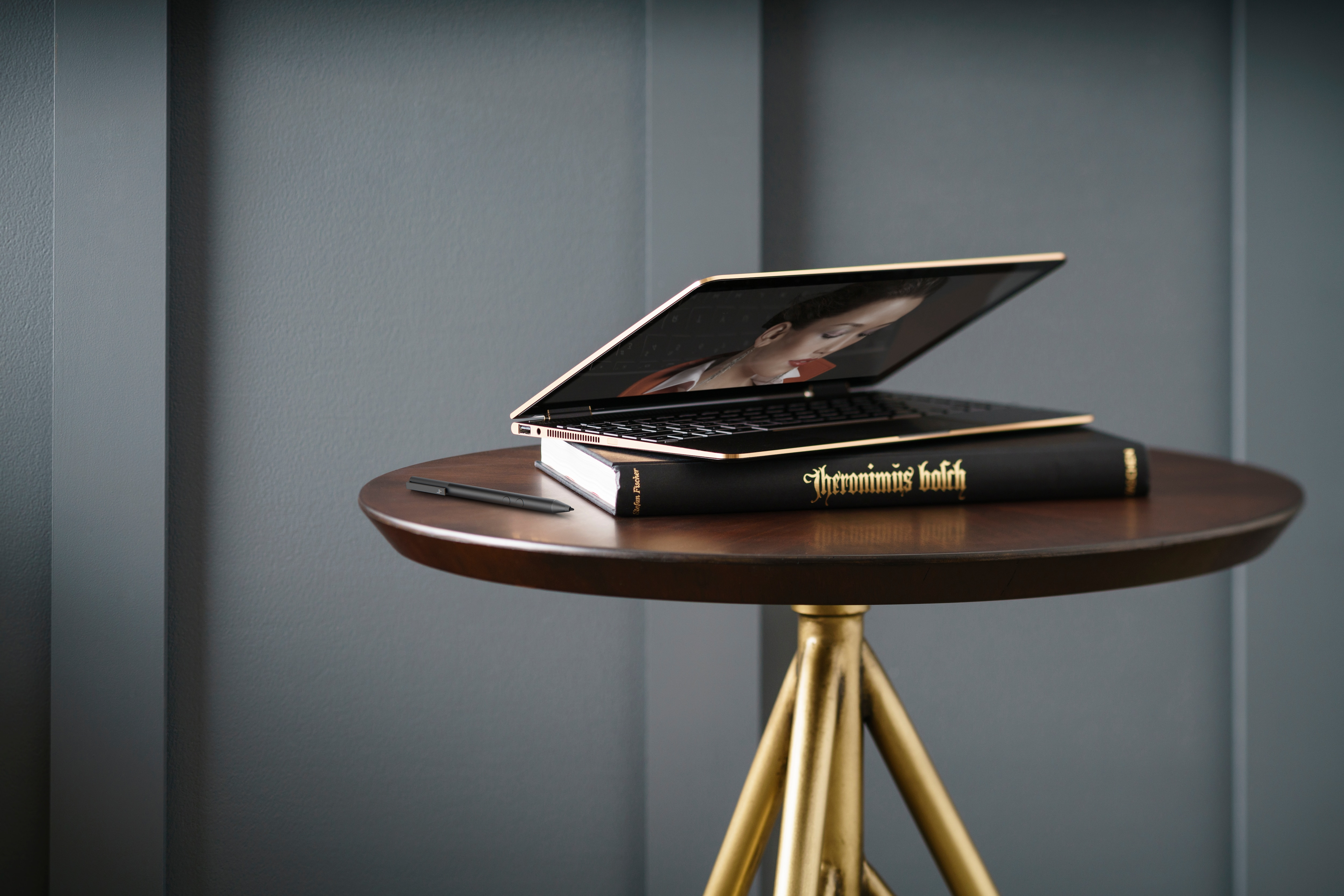 HP Spectre x360 13-ac030ng - 13,3 Zoll - Intel® Core™ i5 i5-7200U - 8 GB - 512 GB - Intel® HD 620 - Windows 10 Home (64 Bit)