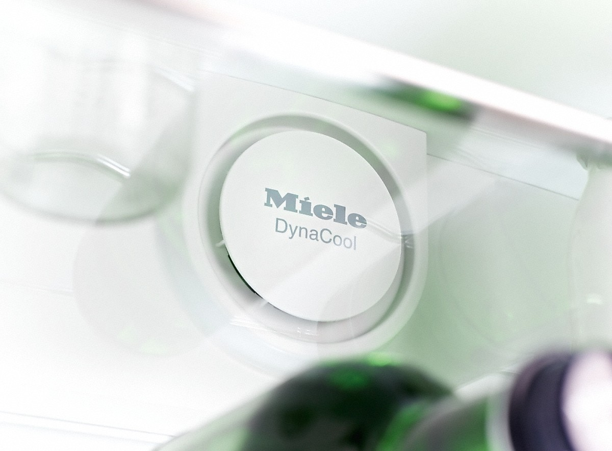 MIELE K 28202 D WS Kühlschrank (385 l, F, 1850 mm hoch, Weiß)