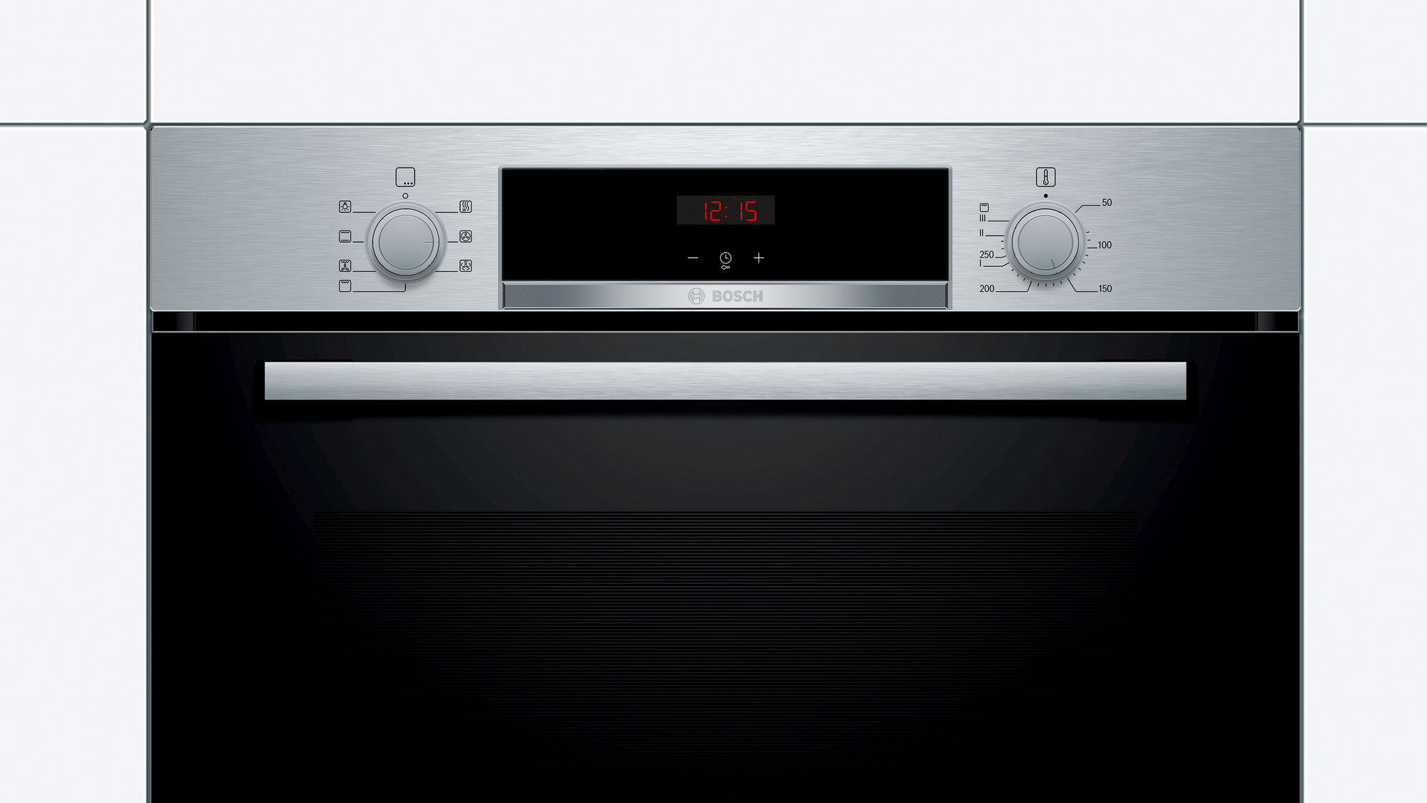 Ein Einbaubackofen aus Edelstahl mit Digitaluhr und Bedienknöpfen wird gezeigt.