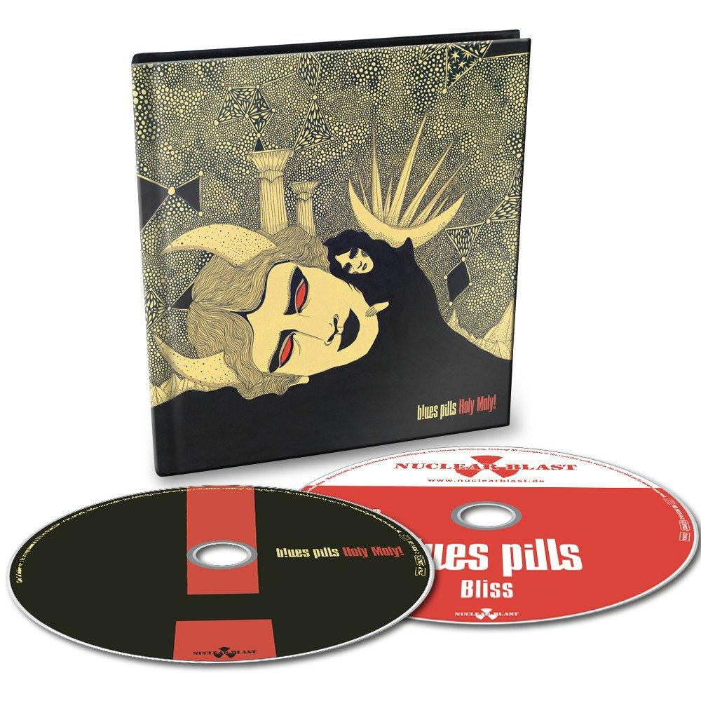 Albumcover und CDs. Das Cover zeigt eine Frau und eine CD mit Bandnamen.
