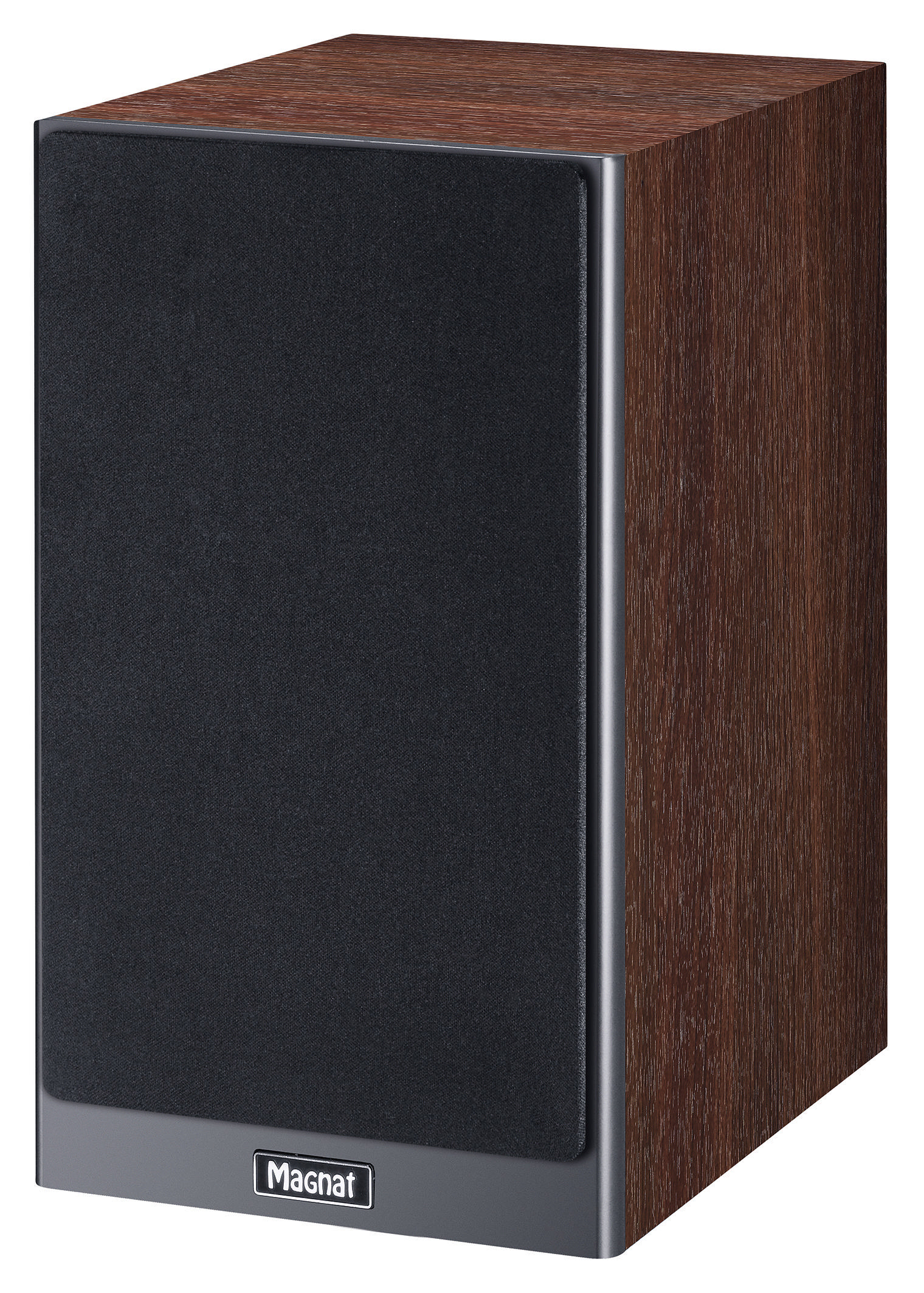 Braune Lautsprecherbox mit schwarzer Frontabdeckung und Magnat-Logo.