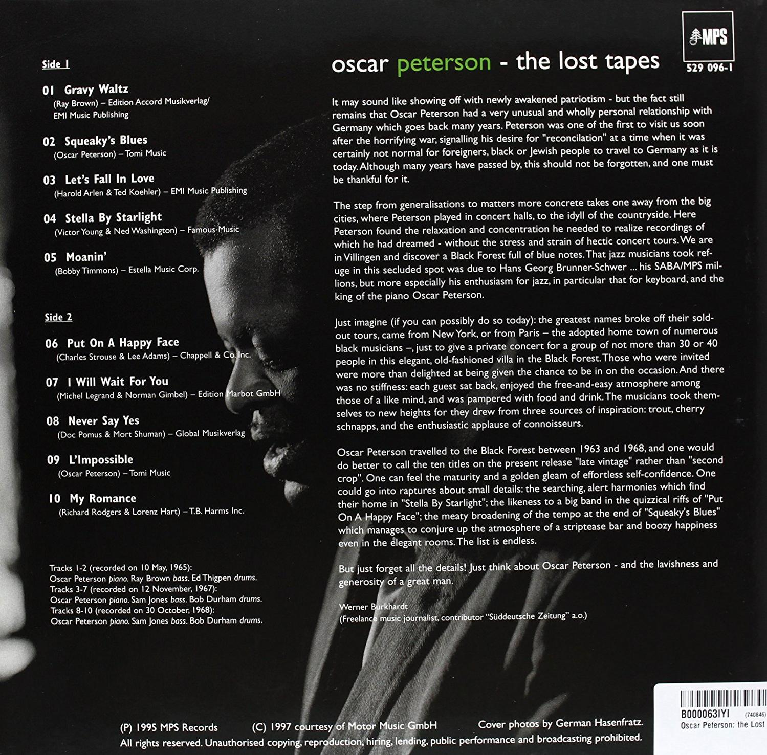 Egy album borítója, melynek címe: 'Oscar Peterson - The Lost Tapes', számlistával és szöveggel.