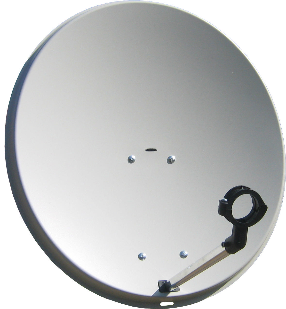 Weiße Satellitenschüssel mit schwarzem Arm und Halterung, vor blauem Himmel.