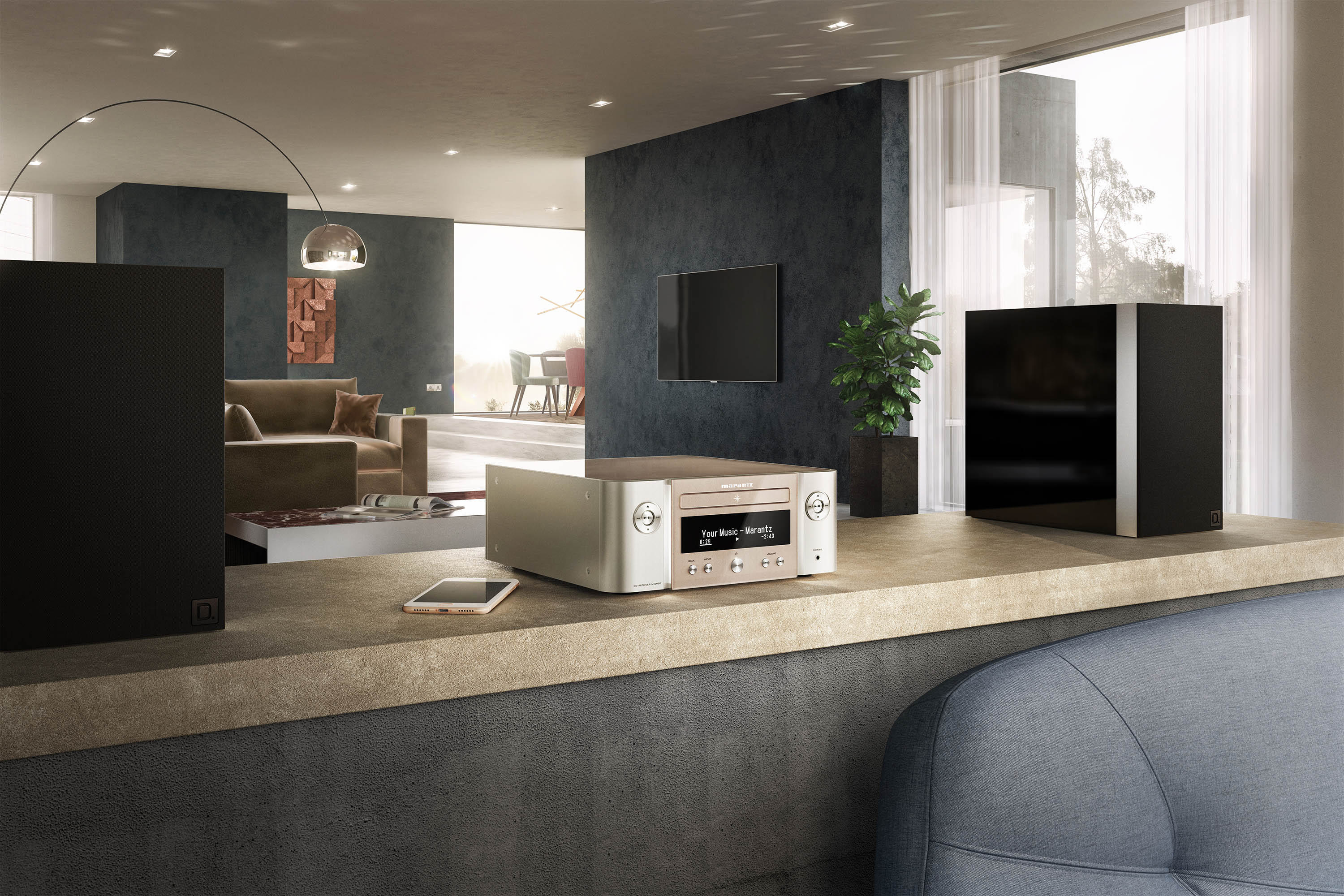 Wohnzimmer-Interieur mit Lautsprechern und Stereoanlage auf einer beigen Arbeitsplatte. Modernes Design.