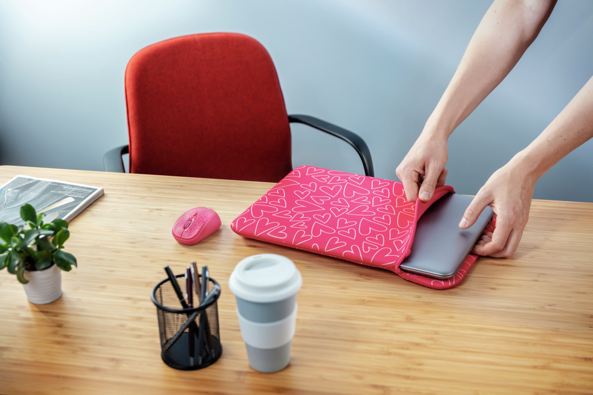 Funda portátil - Trust Yvo Funda Reversible + Ratón Inalámbrico, 15.6", Universal, Neopreno, Rosa